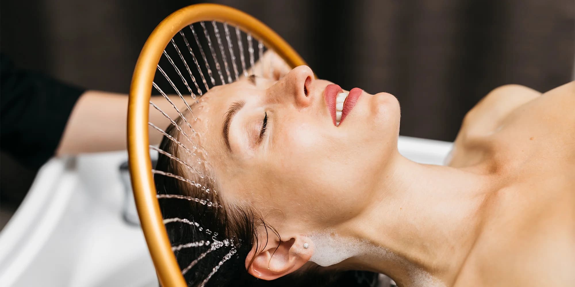 Perfektní relax: 60minutové head spa spojené s přístrojovou masáží zad a masáží lymfatickou