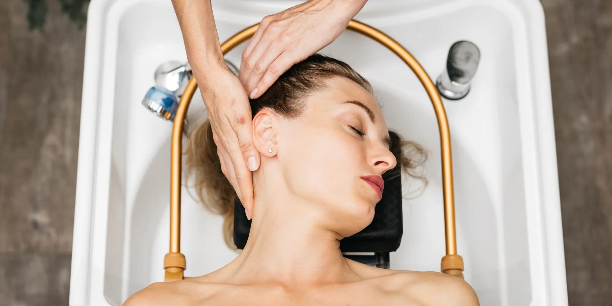 Relaxační rituál head spa: 60 minut odpočinku i možnost kosmetiky