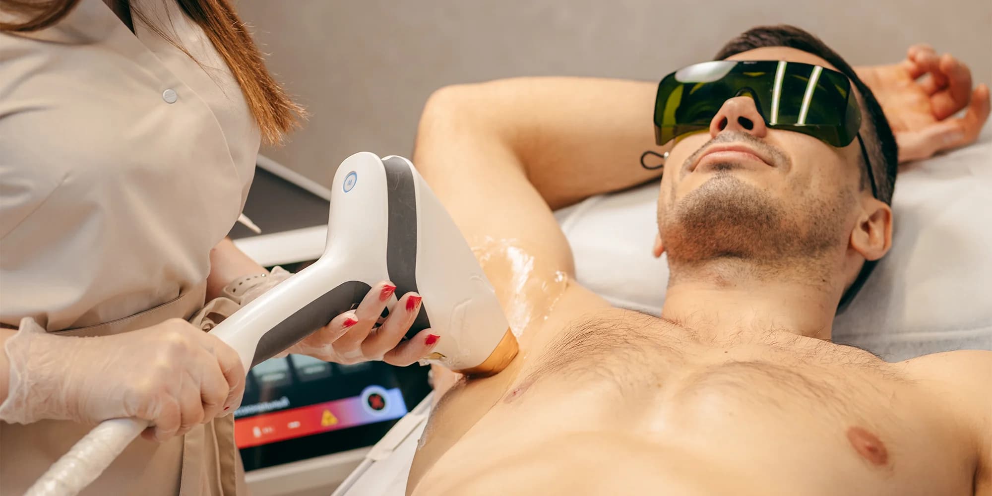 Laserová epilace pro muže: podpaží, hrudník, břicho, intimní partie či celá záda