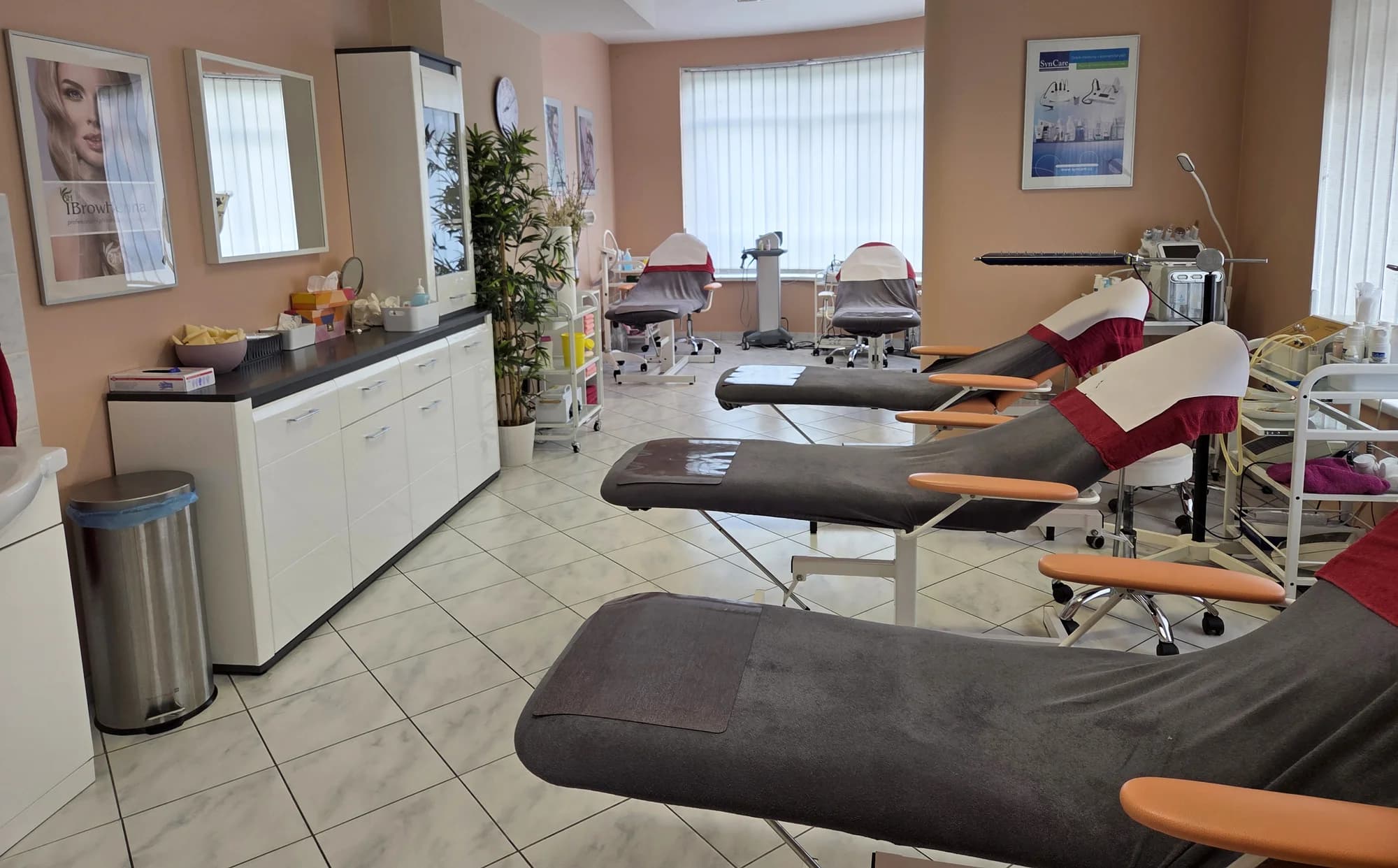 Špičková péče o pleť i tělo: masáž zad a šíje, přístrojová kosmetika nebo mezoterapie