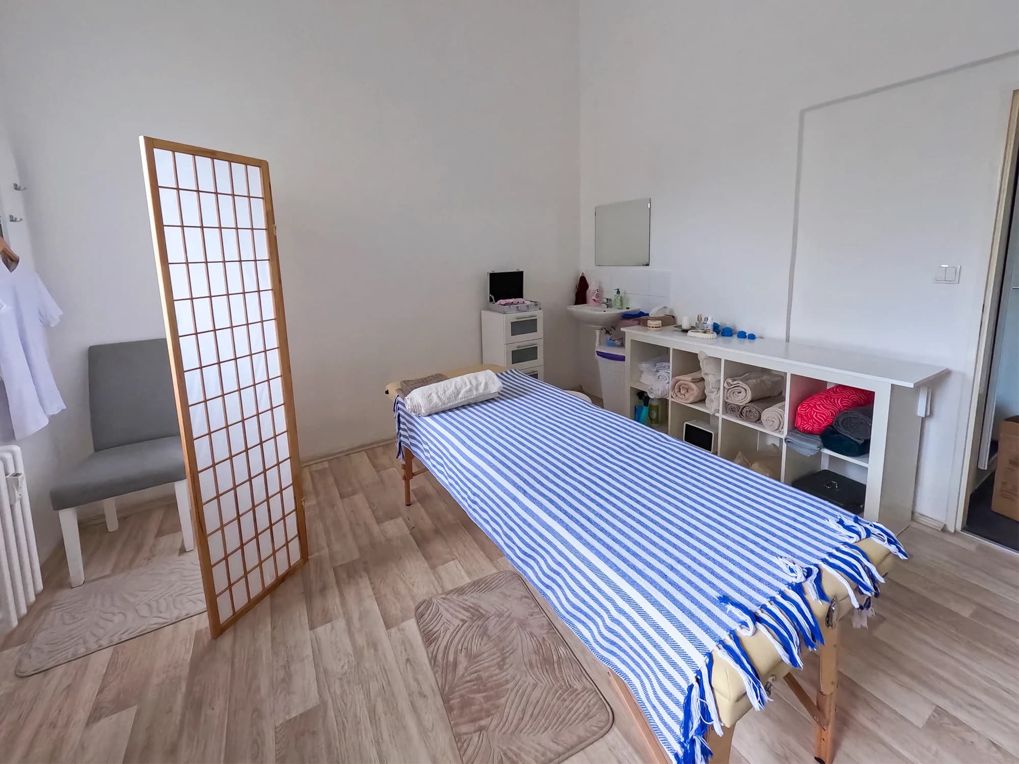 Masáže podle výběru v délce až 90 min.: záda a šíje, relaxační, sportovní i baňkování