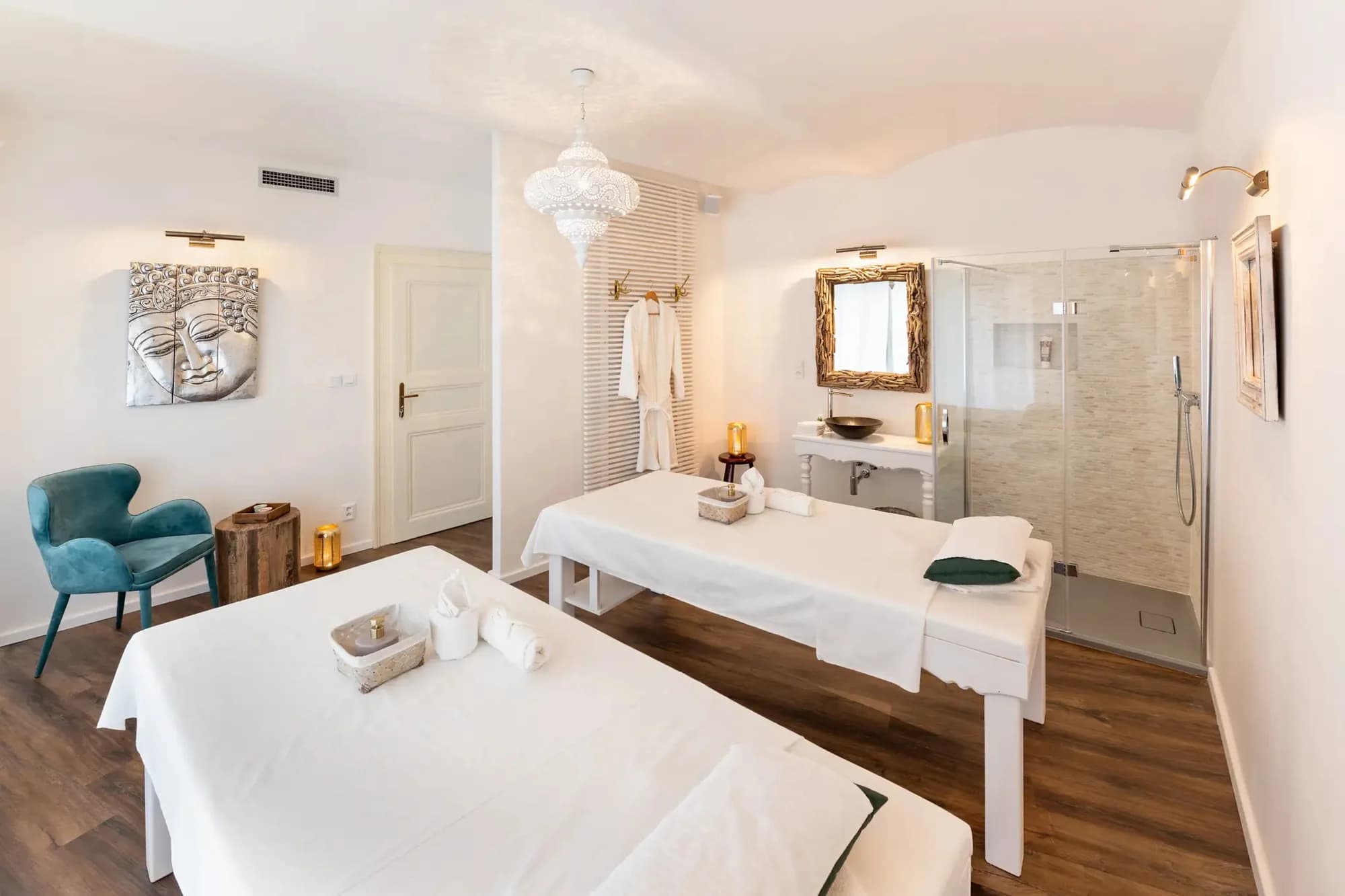 Dokonalý relax pro dva: thajská aroma masáž na 60–90 minut i VIP balíček v centru Prahy