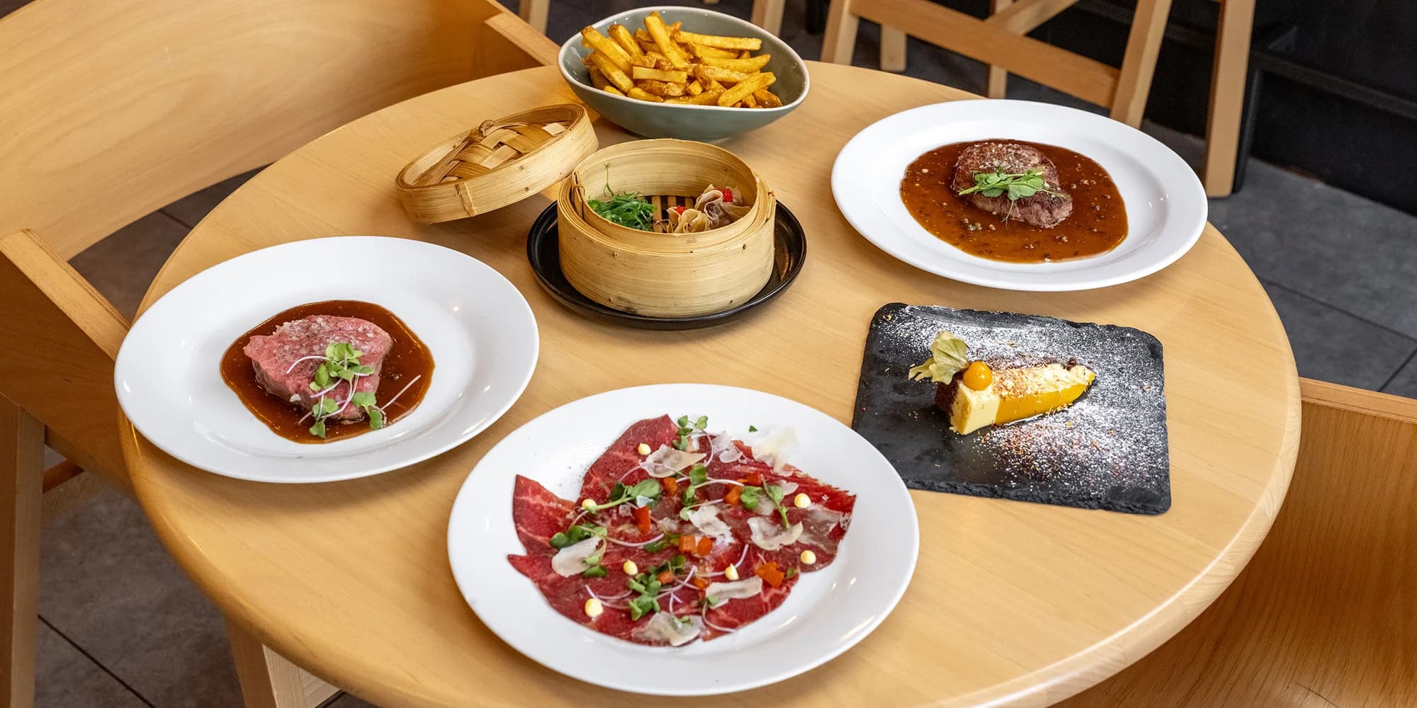 Asijské fusion degustační menu: Wagyu, steak ze svíčkové i kachna na kari