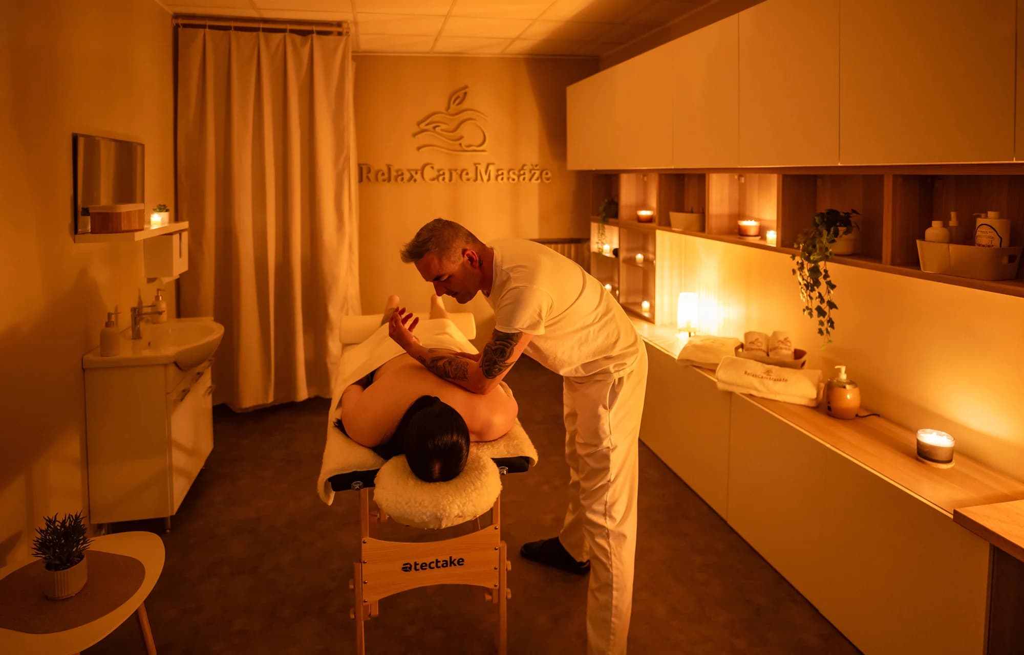 Masáž v délce až 90 min.: relaxačně-terapeutická, uvolňující i lymfatická