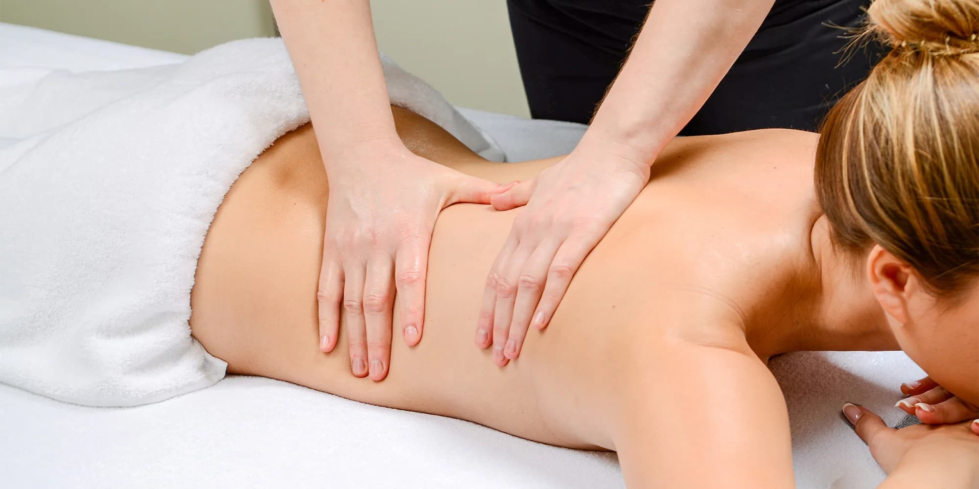 Zdravotní masáž zad a šíje či bederní oblasti: 60 či 90 minut relaxu