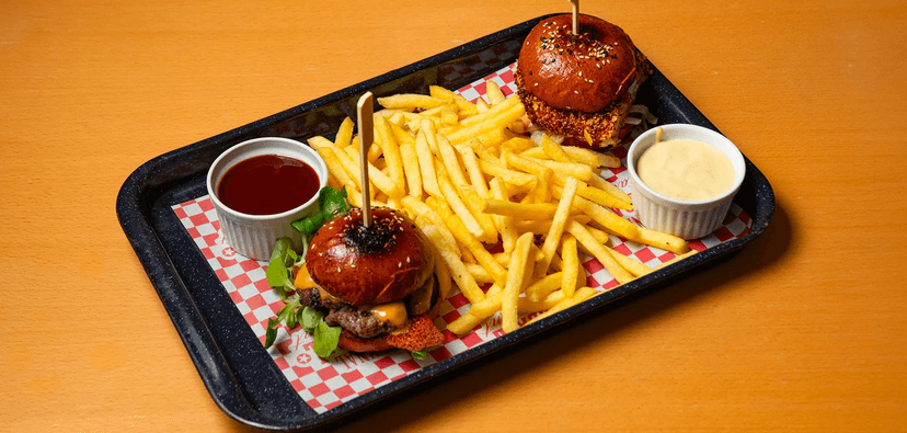 Dejte si do nosu: poctivý hovězí burger s hranolky pro dva 