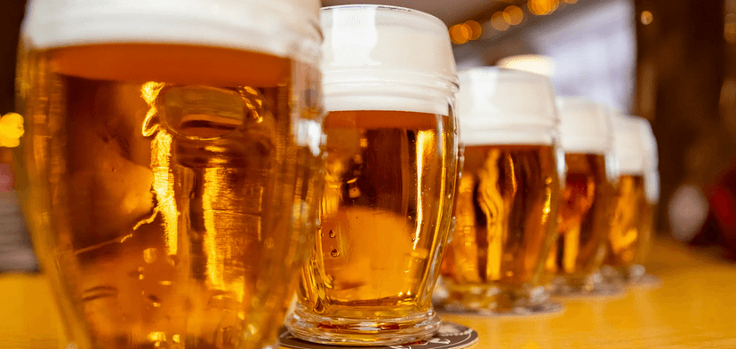 Uhaste žízeň metrem piv: 10 půllitrů světlého ležáku Kozel 11° 