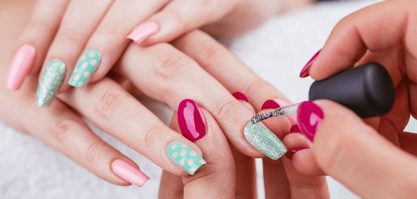 Manikúra s parafínovým zábalem (40 min.) 