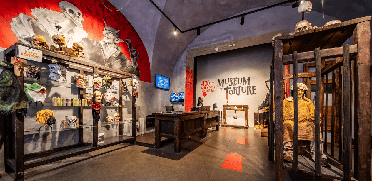 Expozice mučicích nástrojů v Museu Tortury: vstupy pro rodiny i jednotlivce 