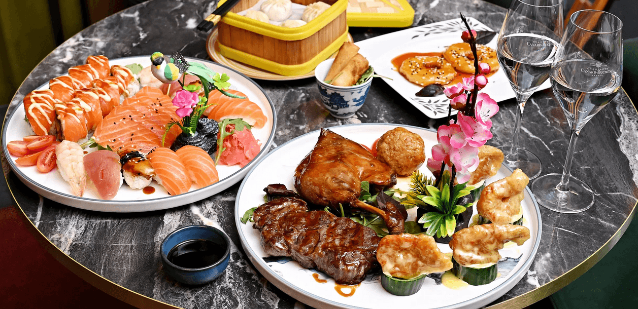 Fúze chutí: asijské menu pro dva s krevetami, hovězím i kachnou či sushi 