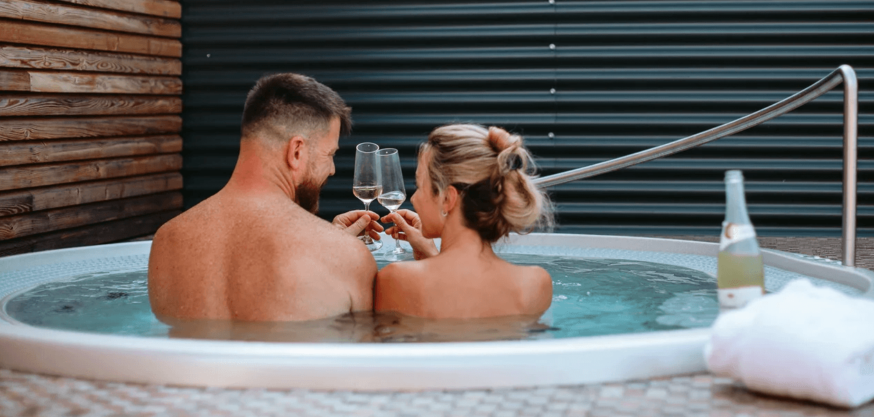 Privátní wellness na střeše budovy a párová masáž (180 minut) 