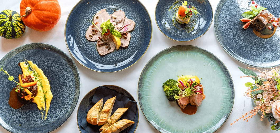 Degustační menu Festival chutí pro 2 osoby: vitello tonnato, panenka, steak i dezert 