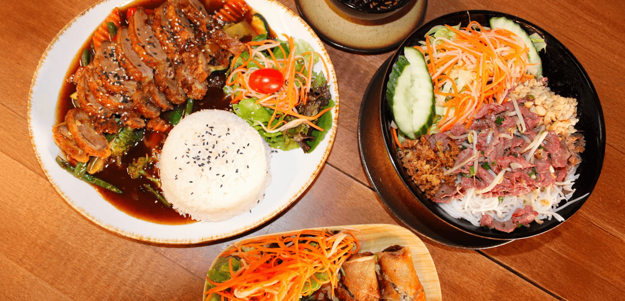 Vietnam pro dva: závitky, kachna či Bún bò Nam Bộ a smažené ovoce 