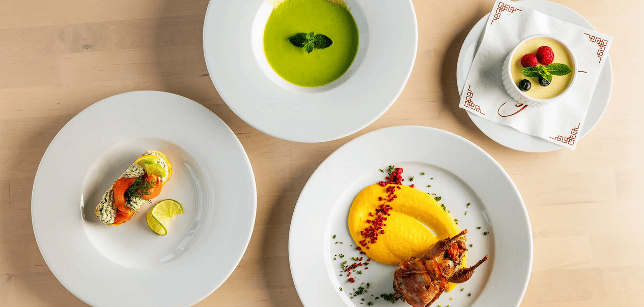 Elevate the night: 4chodové menu s akrobatickým vystoupením pro 2 osoby 