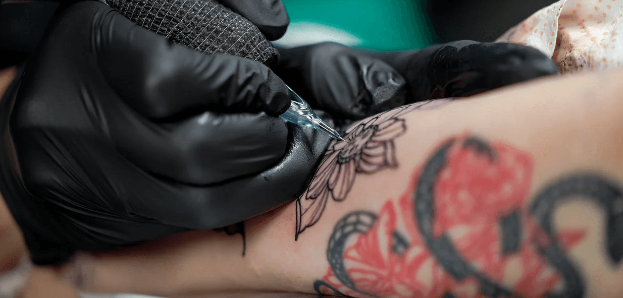 Tetování podle vlastního návrhu o velikosti 5 × 5 nebo 10 × 10 cm 