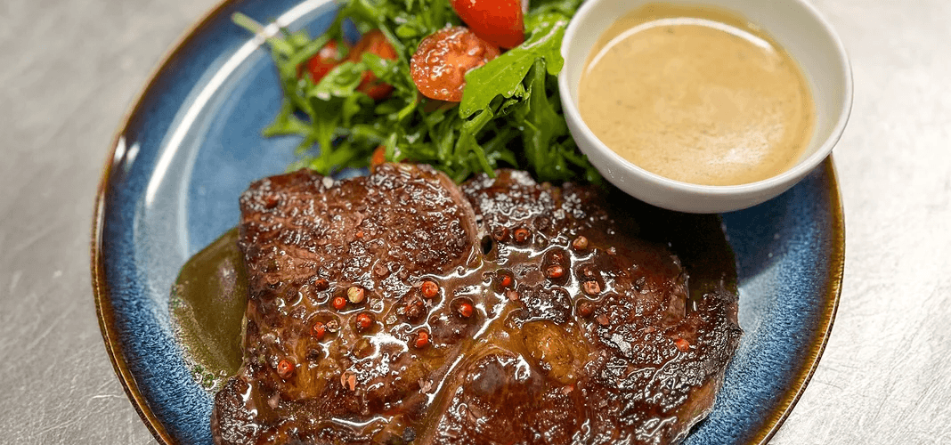 Dejte si do nosu: double rib eye steak s omáčkou a pivem Plzeň, pro 2 osoby 