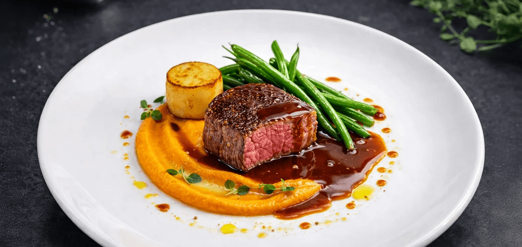 Degustační čtvrtky nebo Valentýn: 5chodové menu s vinným párováním v Mamaison Riverside Prague