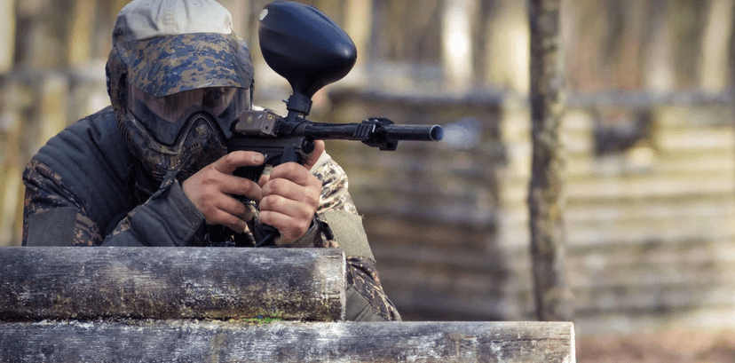 Dobijte adrenalin: 3 hodiny paintballu s výbavou, kuličkama i pizzou 
