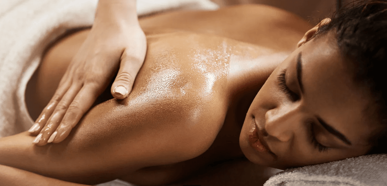 Masáž dle výběru: reflexní masáž nohou s klasickou, infrasauna a lymfodrenáž nebo masáž celého těla