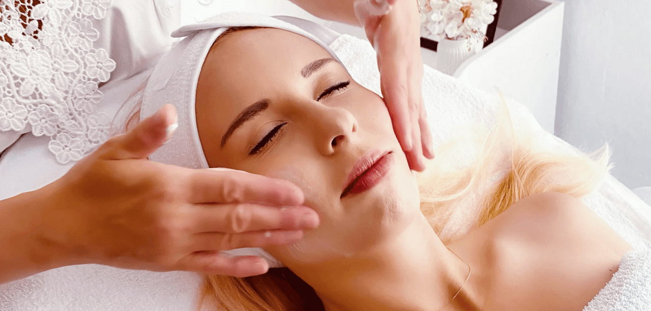 Pleť v dokonalé kondici: prémiová kosmetická péče i profesionální líčení 