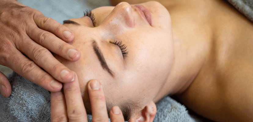 Uvolňující masáž celého těla: relaxace na 90 minut 