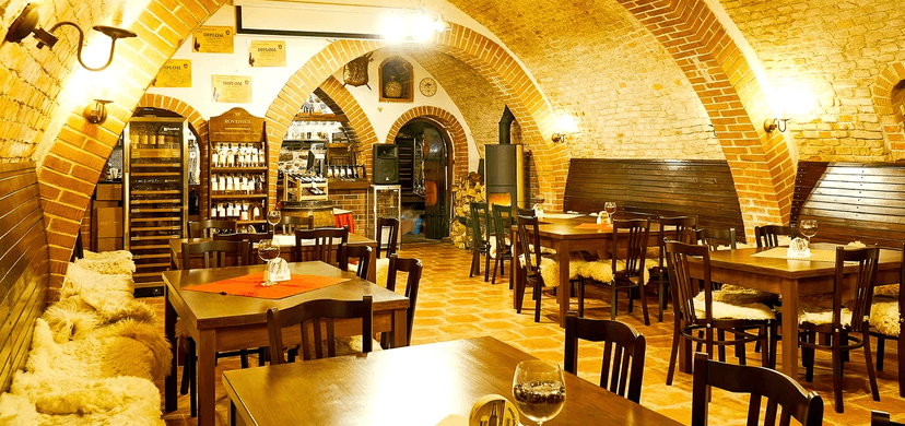 Vinná degustace potmě s občerstvením ve sklepní vinárně pro 1 osobu