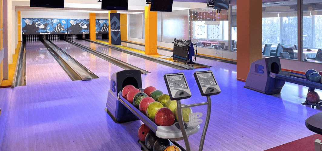 2 hod. bowlingu, mix řízků o váze 500 g, cibulové kroužky a další přílohy až pro 6 osob