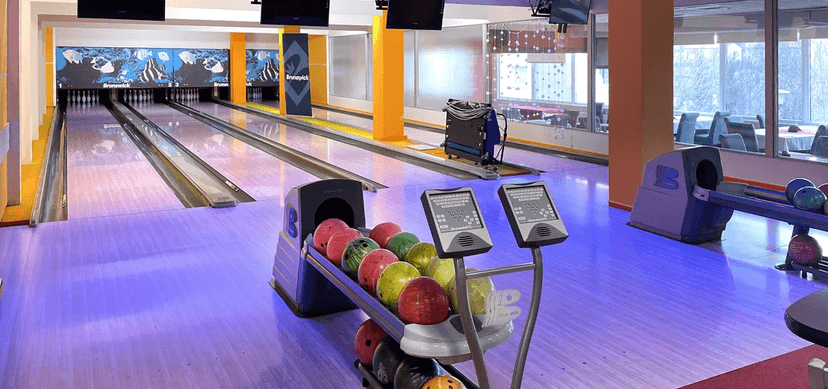 2 hod. bowlingu, mix řízků o váze 500 g, cibulové kroužky a další přílohy až pro 6 osob