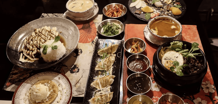 Autentické japonské a korejské menu o 5 chodech pro dva: gyoza, miso polévka i bibimbap