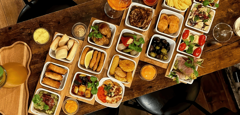 Pestré sety tapas dle vaší chuti v centru Litoměřic: olivy, prosciutto, závitky a další