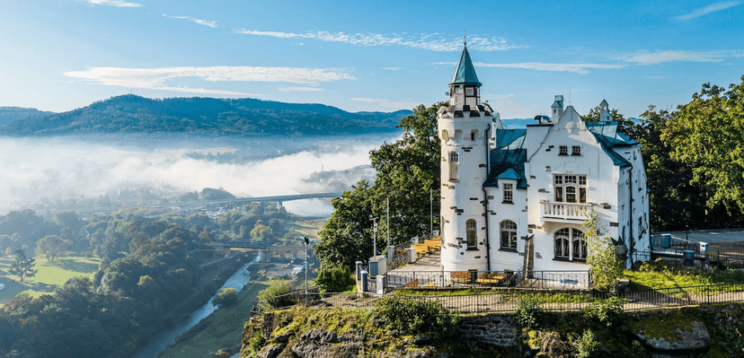 Tříchodové menu nad Pastýřskou stěnou i s lahví vína či prosecca pro 2 osoby
