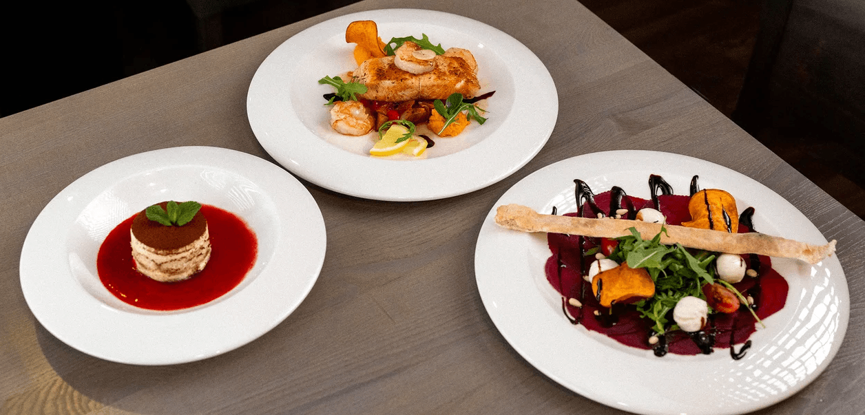 Italské menu pro jednoho nebo dva: carpaccio, losos a krevety, tiramisu