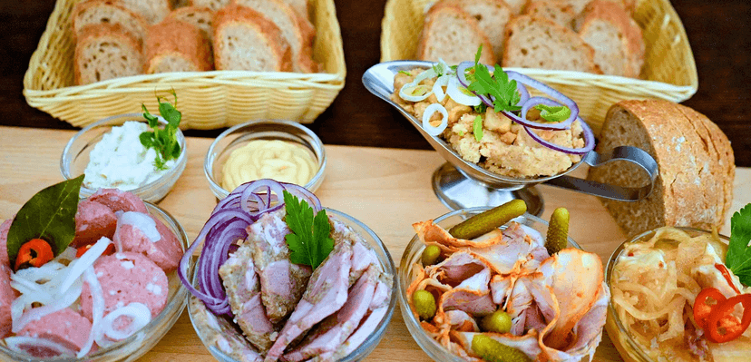 Prkno klasických českých předkrmů i s pivní degustací pro 2 osoby 