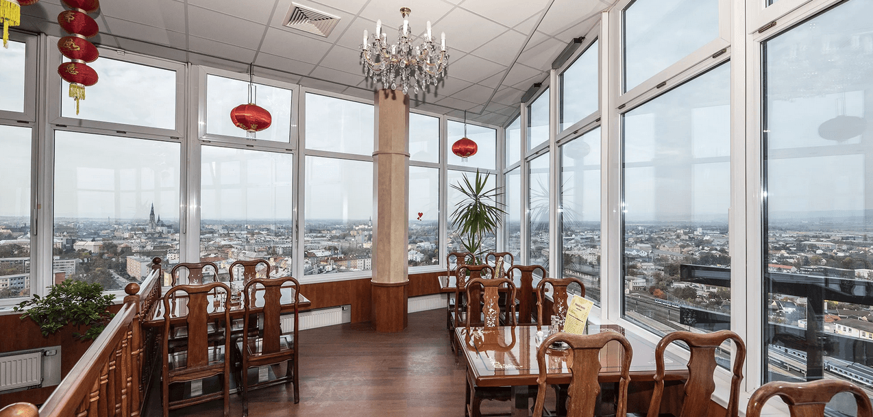 Otevřený voucher v hodnotě 400 Kč na cokoli z hlavního jídelního lístku v 818 Restaurant