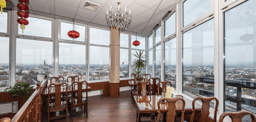 Otevřený voucher v hodnotě 400 Kč na cokoli z hlavního jídelního lístku v 818 Restaurant