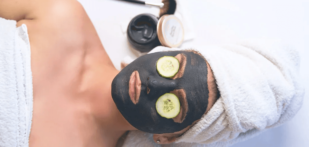 Péče o nohy: masáž, peeling a parafínový zábal (60 min.) 