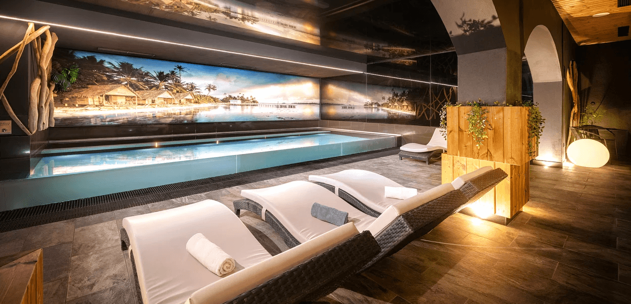 Exotická havajská masáž Lomi Lomi i saunový svět s relaxačním bazénem 