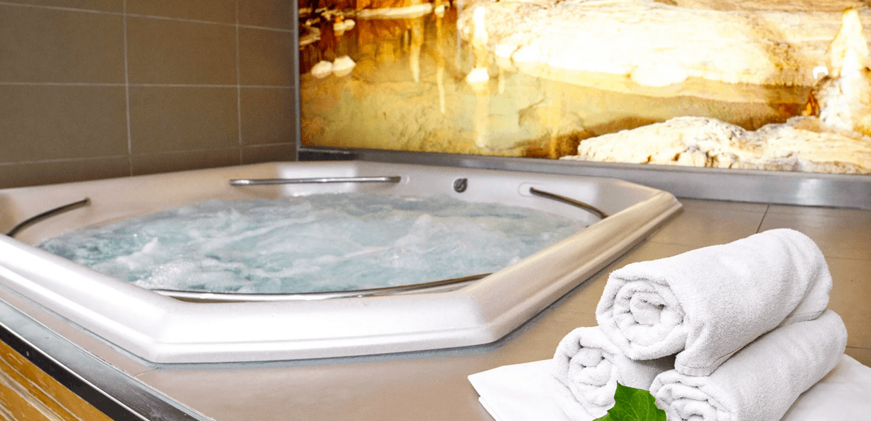 60 min. v privátním wellness i s tříchodovým menu pro dva