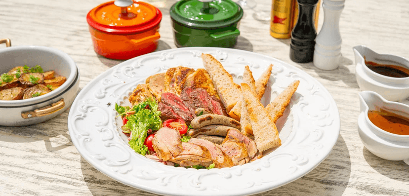 Vstup na Žižkovskou věž a mix grill talíř v restauraci Miminoo pro 2 osoby 