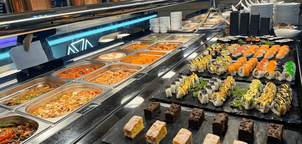 All you can eat v karlínském Bali Bali: studený a teplý wok a sushi bufet s asijskými specialitami 