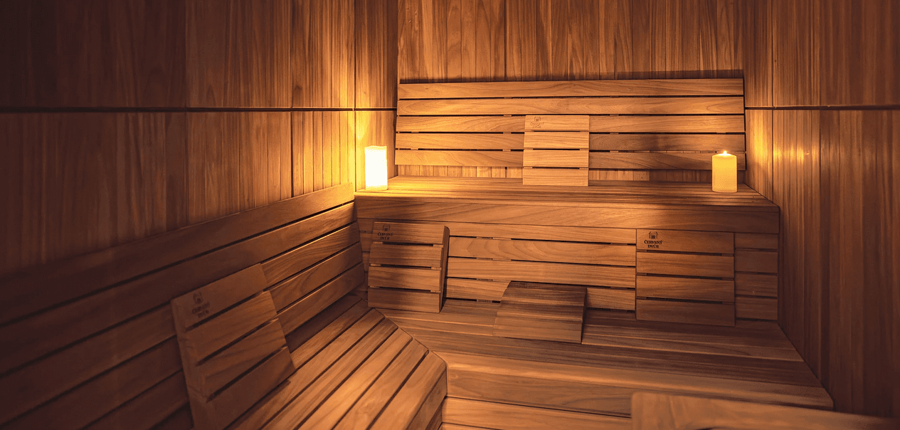 Privátní wellness na 90 minut: finská sauna a vířivka pro 2–8 osob