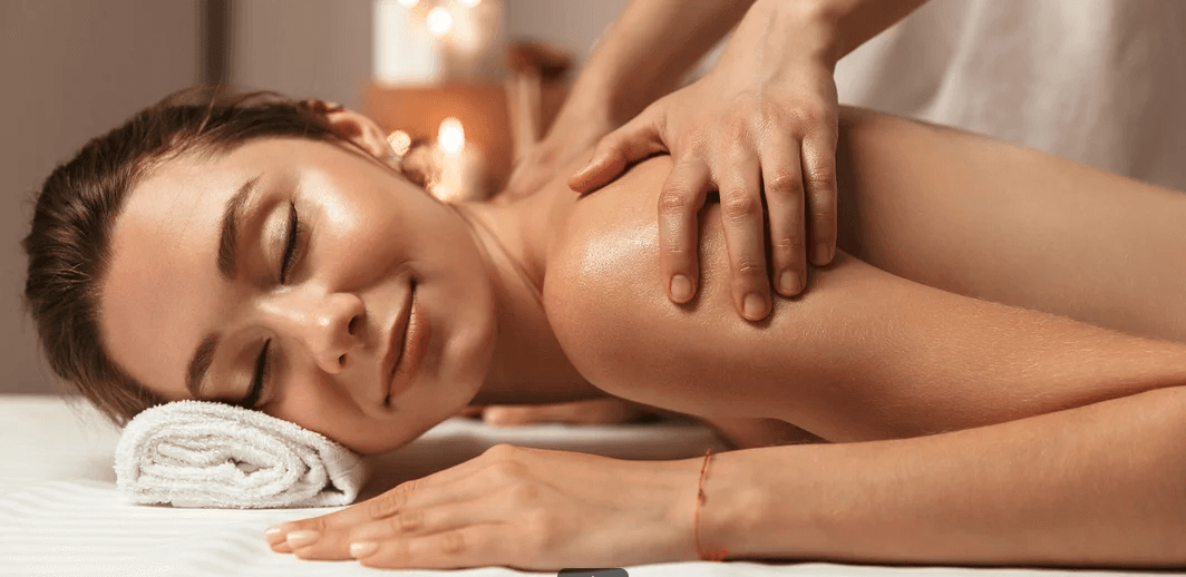 30–90 min. relaxu: masáž celého těla nebo vybraných partií, manuální lymfodrenáž i infrasauna 