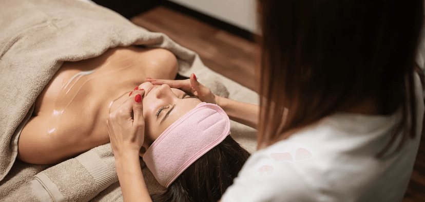 Čištění pleti ultrazvukem a masáž obličeje (60 min.) 