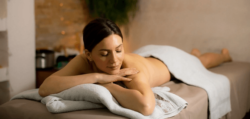 60 min. masáže dle výběru a 30 min. wellness v Sauna Central 