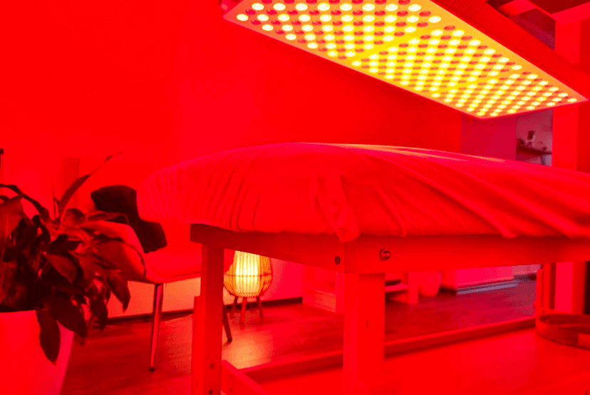 Masáže a světelná terapie: lymfodrenáž pro lepší detox, nebo výběr z uvolňujících masáží