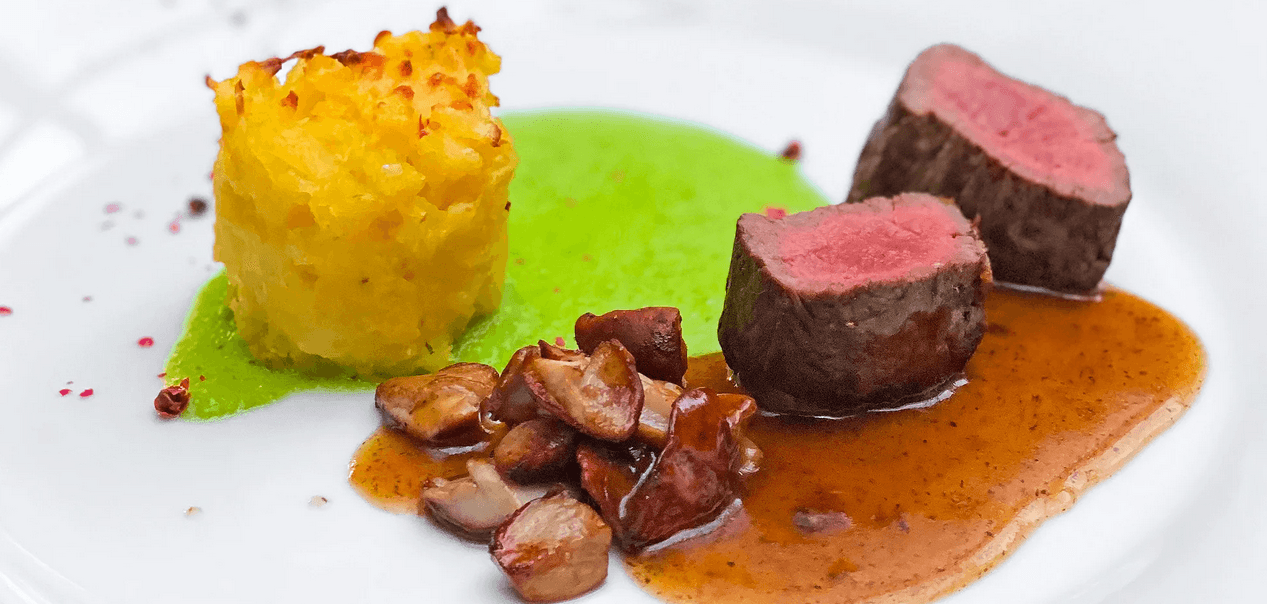 Pětichodové degustační menu se steakem, chobotnicí či jelenem i s možností wellness pro 2 osoby