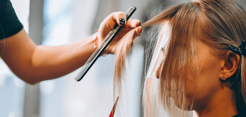 Bez objednání předem: kompletní střih, mytí i foukaná pro dámy, 10% sleva na barvu a melír 