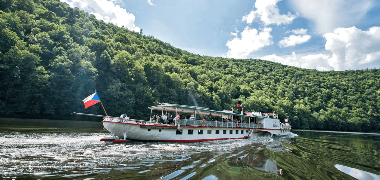 Celodenní lodní výlet na Slapy a zpět historickým parníkem včetně 3chodového oběda a občerstvení