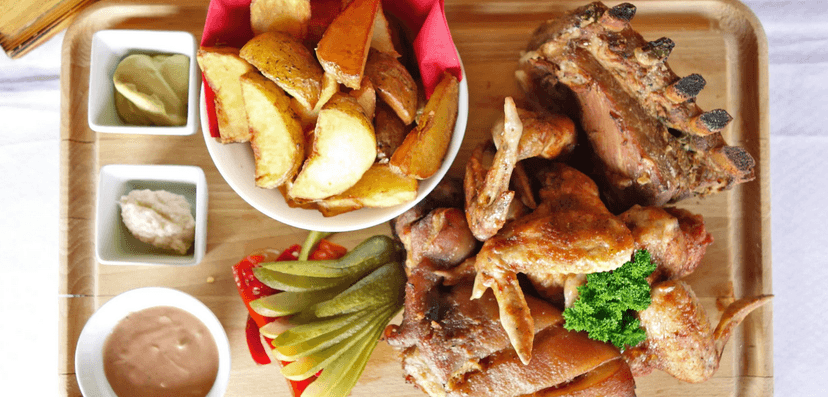 Masová prkna pro 2 a více osob: steaky nebo žebra, křídla a koleno i s přílohami