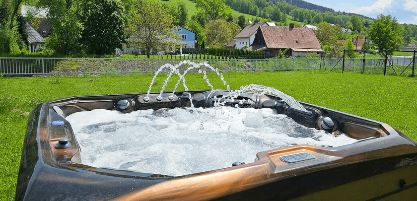 Privátní venkovní wellness až pro 2–4 osoby